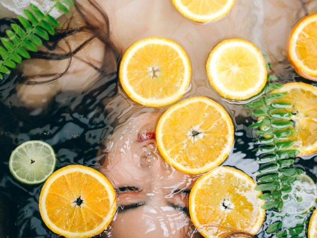 sliced lemon on bathtub